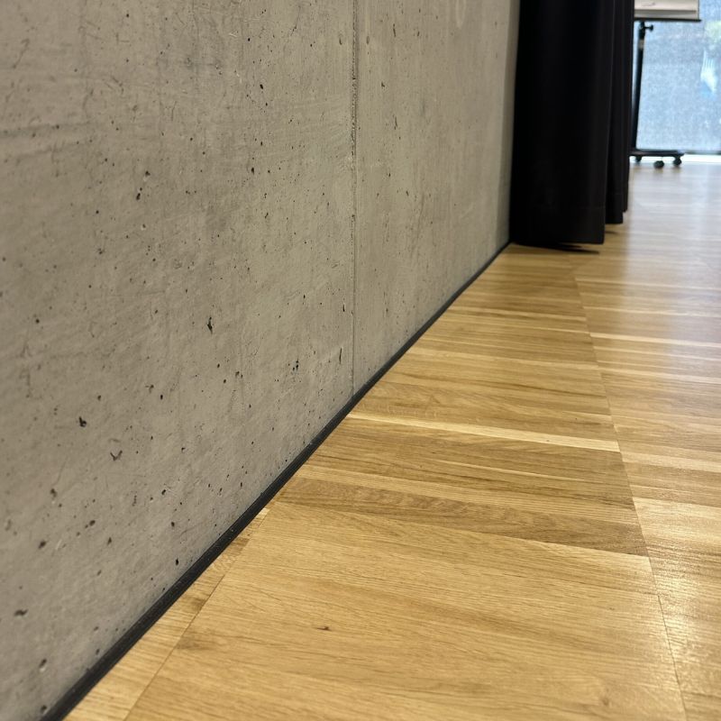 Finlip Bodenabschluss schwarz Ambiente