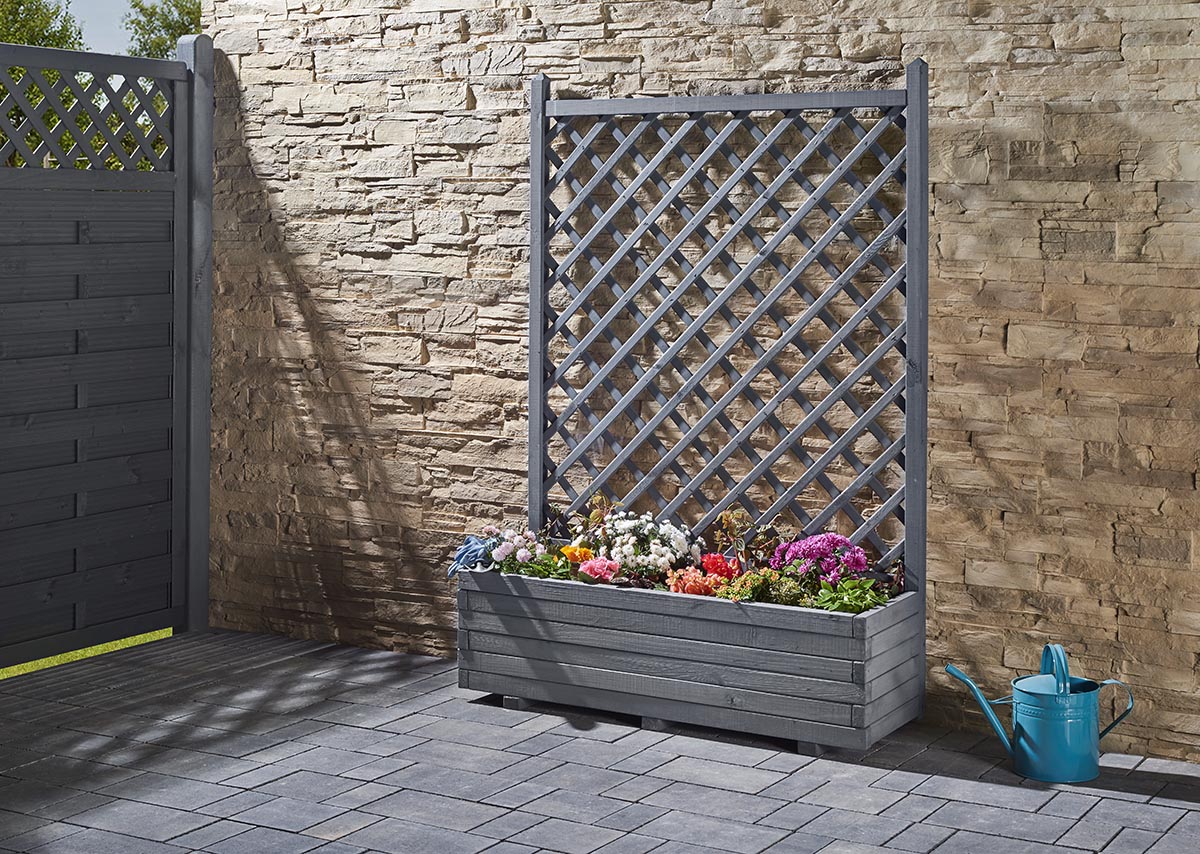 Blumenkasten mit Rankgitter gerade grau lasiert