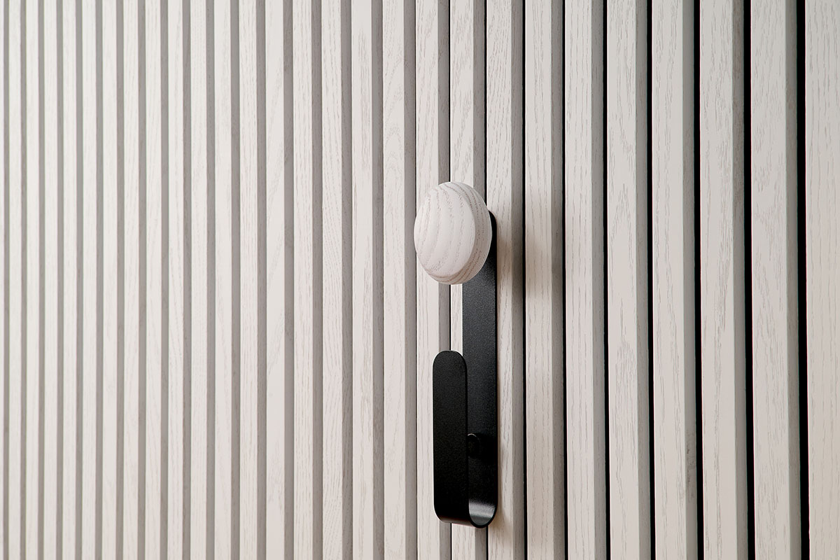 ter Hürne Living Wall Haken Eilin lang mit Holzknopf