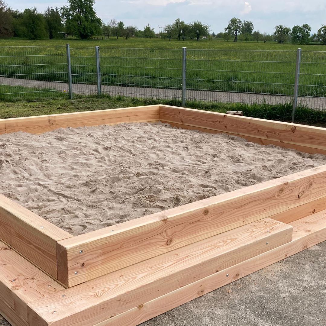 Sandkasten aus Douglasie Balken