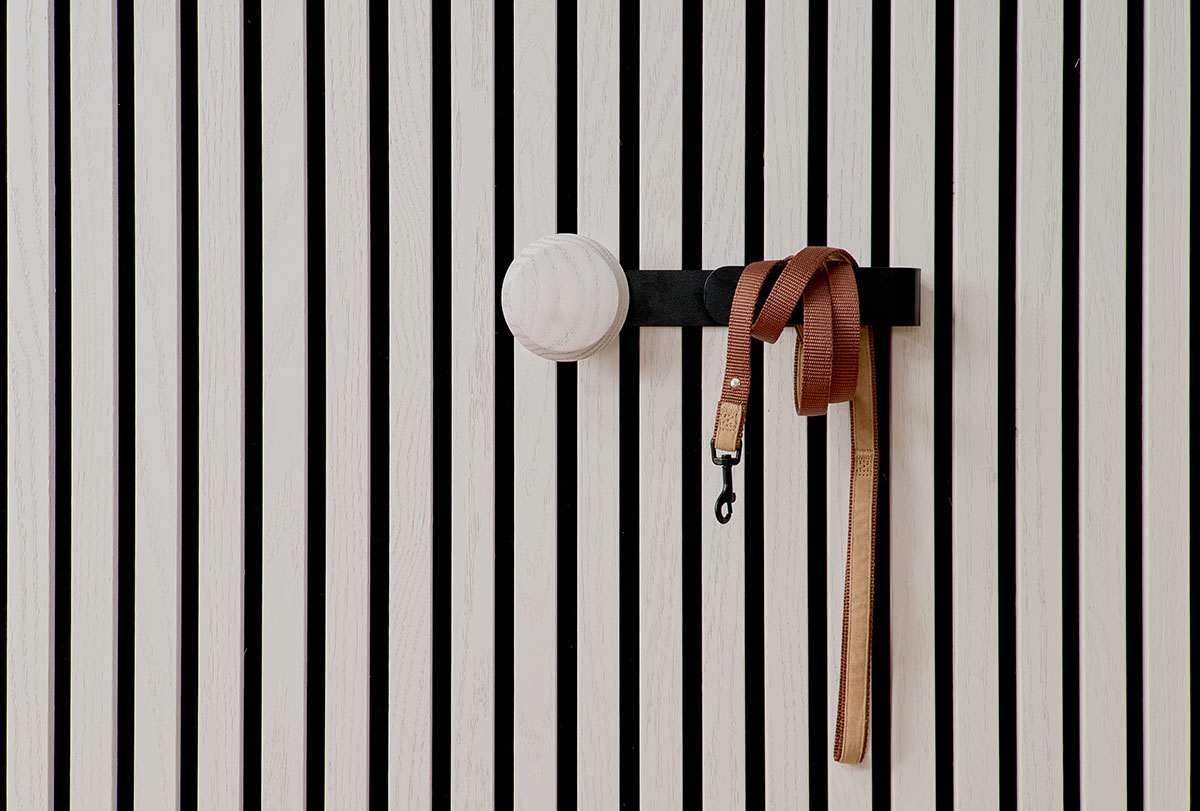 ter Hürne Living Wall Haken Eilin lang mit Holzknopf