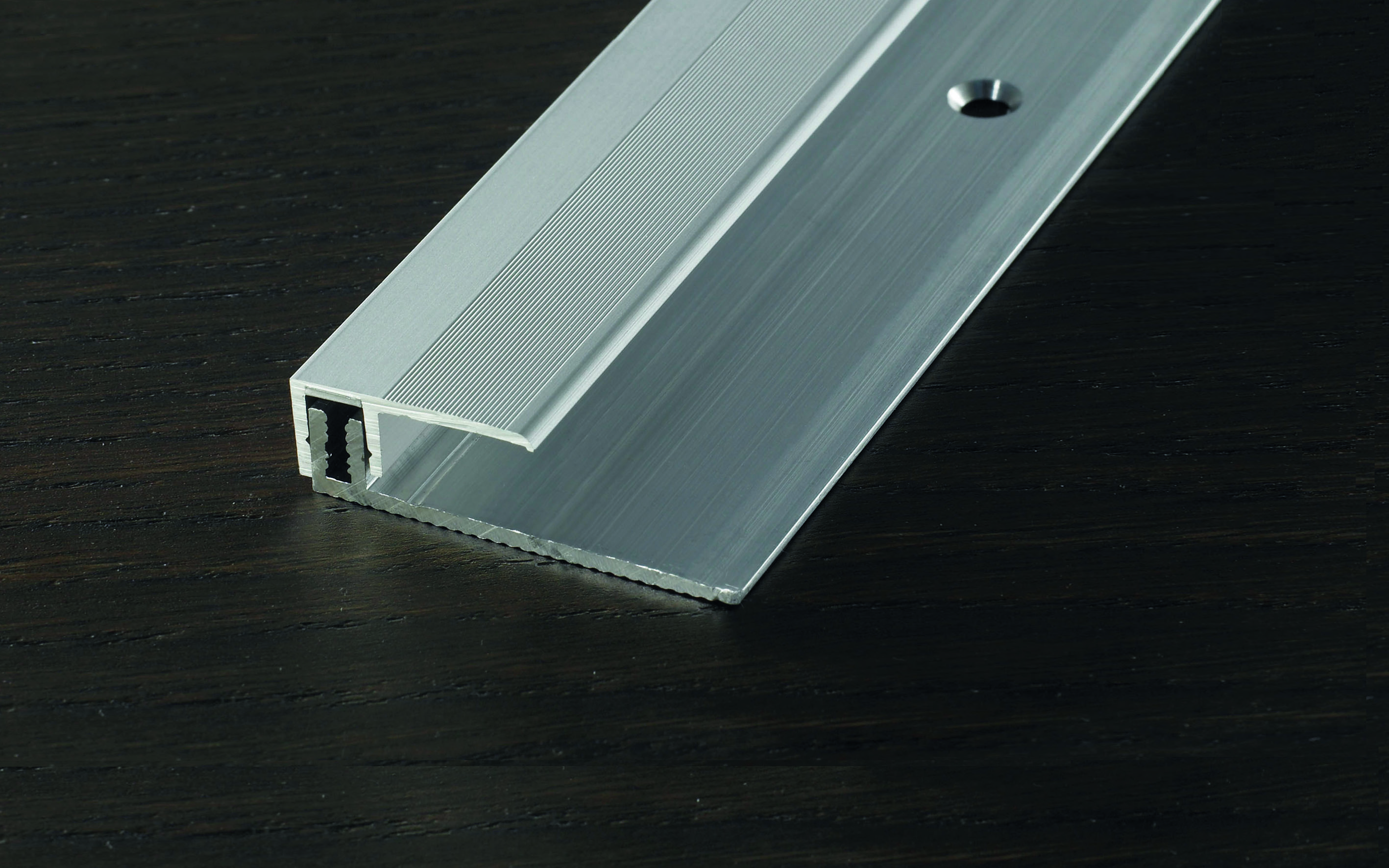 PROVARIO Universal, Abschlussprofil 7 - 18 mm, mit extra breitem Basisprofil