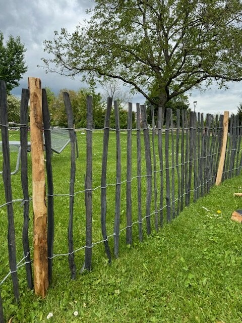 Rollzaun Haselnuss Staketenabstand ca. 7-8 cm, Granit