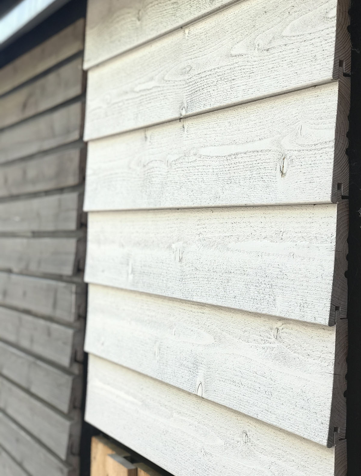 24/15 x 146mm Keilspundprofil nord. Fichte lichtgrau RAL 7035 deckend